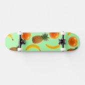 Grüner Hintergrund des tropischen Obst-Skate Skateboard (Horizontal)