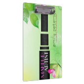 Grüner Hintergrund mit schwarzem Schönheitszeichen Klemmbrett (Rechts)