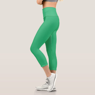 grüner Hintergrund mit weißem Rand Capri Leggings