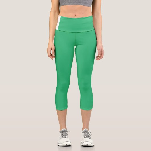 grüner Hintergrund mit weißem Rand Capri Leggings (Vorderseite)