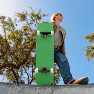 grüner Hintergrund mit weißem Rand Skateboard
