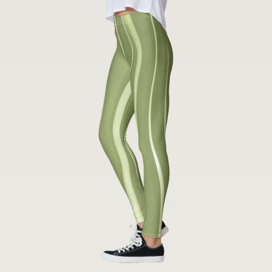 Grüner Hintergrund und weiße Streifen Leggings (Links)
