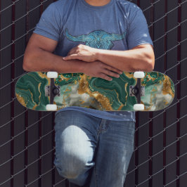 Grüner Jasper und goldene Adern. Skateboard