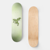 Grüner Kampf-Drache Skateboard (Vorderseite)