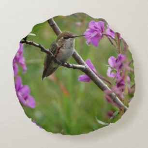 Grüner Kolibri lila rosa floraler Hintergrund Rundes Kissen