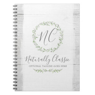 Grüner Kranz aus rustikalem Holz und botanischem B Notizblock