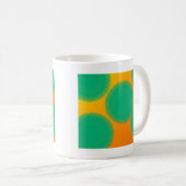 grüner Kreis in gelblicher Orange Kaffeetasse (VorderseiteRechts)