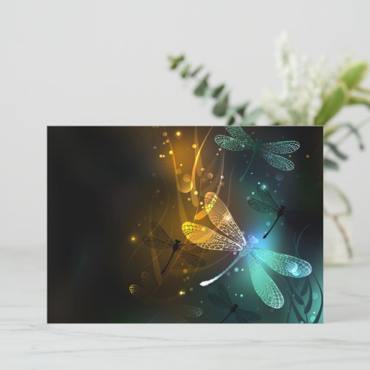 Grüner Libellenflug Feiertagskarte (Stehend Vorderseite)