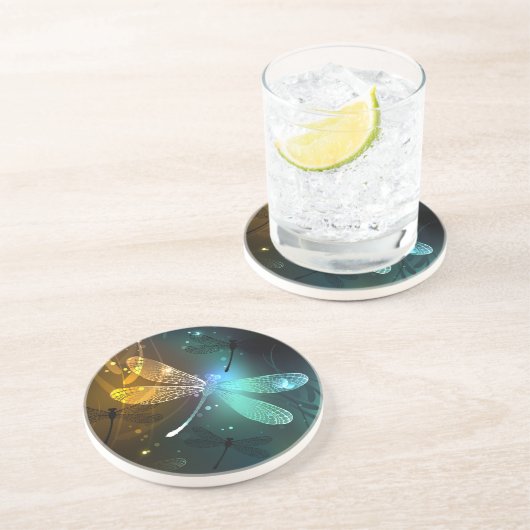 Grüner Libellenflug Getränkeuntersetzer (Seite)