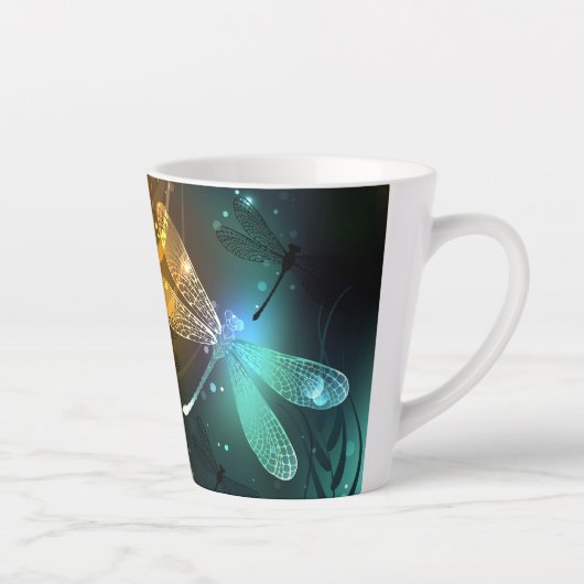 Grüner Libellenflug Milchtasse (Rechts)