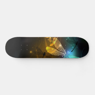Grüner Libellenflug Skateboard