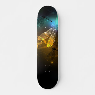 Grüner Libellenflug Skateboard