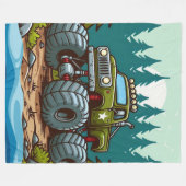 Grüner LKW im Wald Fleecedecke (Vorderseite (Horizontal))