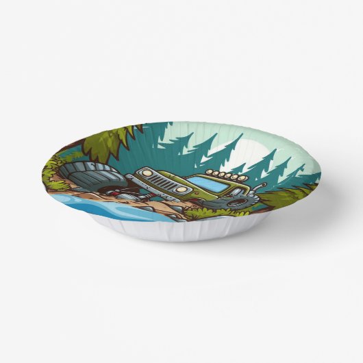 Grüner LKW im Wald Pappteller (Gewinkelt)