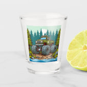 Grüner LKW im Wald Schnapsglas (Vorderseite)