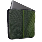 Grüner Metallstab auf schwarz-weiß pinstrix texti Laptopschutzhülle (Vorne Rechts)