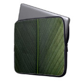 Grüner Metallstab auf schwarz-weiß pinstrix texti Laptopschutzhülle (Vorderseite Links)
