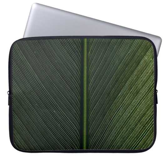 Grüner Metallstab auf schwarz-weiß pinstrix texti Laptopschutzhülle (Vorderseite)
