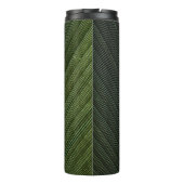 Grüner Metallstab auf schwarz-weiß pinstrix texti Thermosbecher (Rückseite)