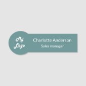 Grüner Mitarbeiter des Cyan-Firmenlogos Namensschild (Vorderseite)