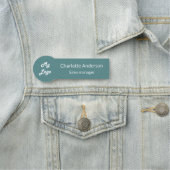 Grüner Mitarbeiter des Cyan-Firmenlogos Namensschild (Beispiel)