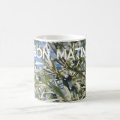 Grüner Olivenbaum mit schwarzen Früchten Kaffeetasse (Mittel)