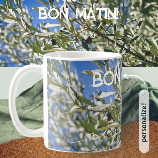 Grüner Olivenbaum mit schwarzen Früchten Kaffeetasse