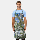 Grüner Olivenbaum mit schwarzen Früchten Schürze (Getragen)