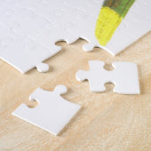 Grüner Papagei-ähnlicher Vogel auf einer Baumzweig Puzzle (Seite)