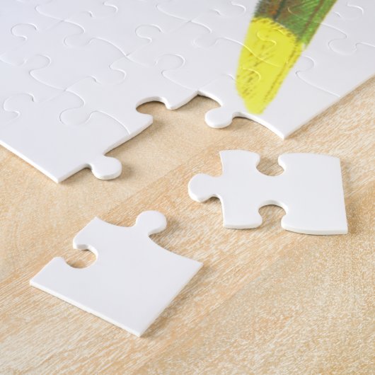 Grüner Papagei-ähnlicher Vogel auf einer Baumzweig Puzzle (Seite)