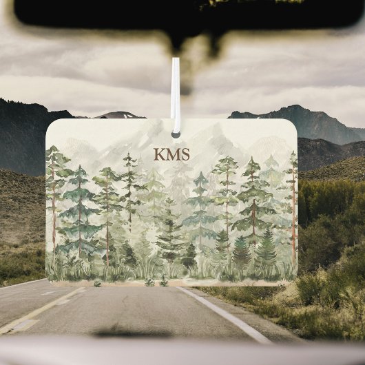 Grüner Pinienwald im Gebirge Autolufterfrischer