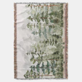 Grüner Pinienwald im Gebirge Decke (Vorderseite Vertikal)