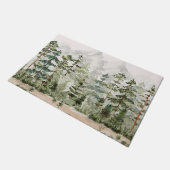 Grüner Pinienwald im Gebirge Fußmatte (Schrägansicht)