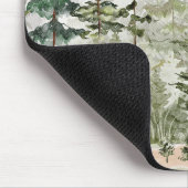 Grüner Pinienwald im Gebirge Mousepad (Ecke)