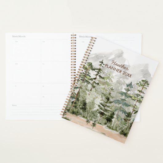 Grüner Pinienwald im Gebirge Planer (Anzeige)