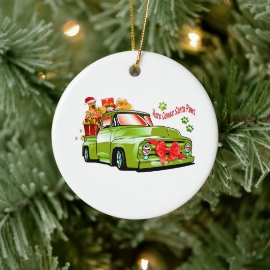 Grüner Retro-LKW mit Geschenken und Dogb Keramik Ornament (Baum)