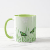 Grüner Schmetterling auf hellgrün - romantisch Tasse (Links)