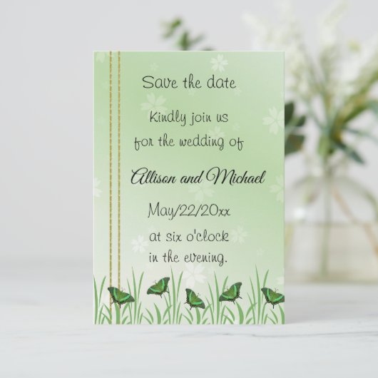 Grüner Schmetterling auf hellgrün - Save The Date (Stehend Vorderseite)