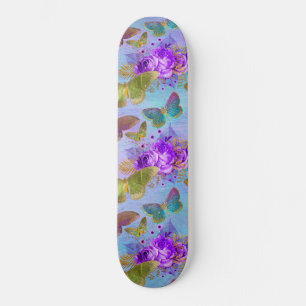 Grüner Schmetterling Lila Rosen Garten Muster Skateboard