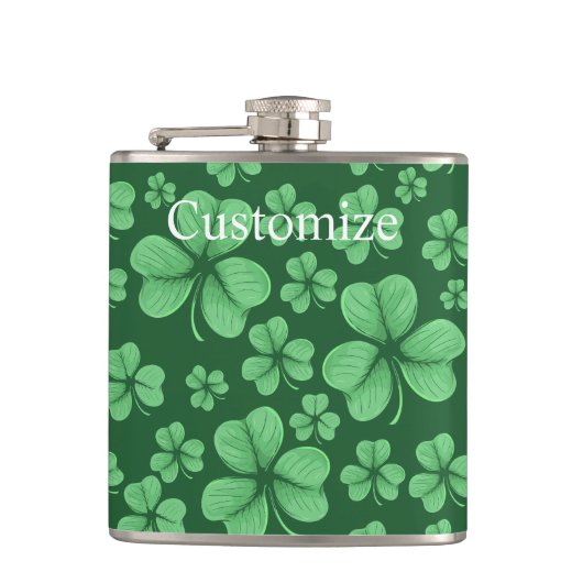 Grüner Shamrock Herz St. Patrick's Day Flachmann (Vorderseite)