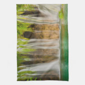 Grüner Sommerwasserfall Handtuch (Vertikal)