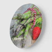 Grüner Spargel mit Erdbeere Große Wanduhr (Winkel)