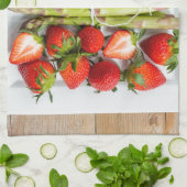 Grüner Spargel mit Schinken und Erdbeeren Handtuch (Gefaltet)