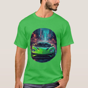 Grüner Sportwagen auf regnerischer Neonstraße T-Shirt