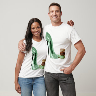 Grüner Stilett-Pastellschuh und französische T-Shirt