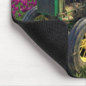Grüner Traktor in Tulip Field, Oregon Mousepad (Ecke)