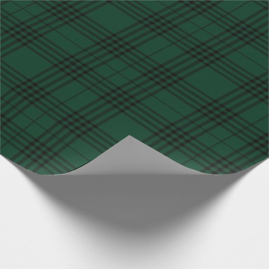 Grüner und schwarzer Tartan im Deep Forest Geschenkpapier (Ecke)