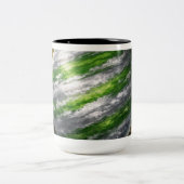 Grüner und silberner Planet Zweifarbige Tasse (Mittel)