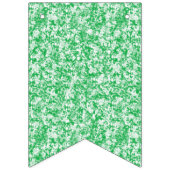 grüner und weißer Hintergrund mit kleinen weißen P Wimpelkette (Erste Fahne)