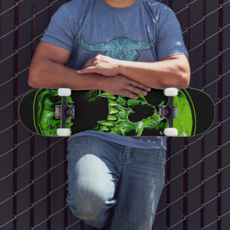 Grüner Vampirschädel Skateboard
